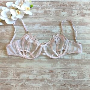 Bluebella Lace Underwire Bra in Cream